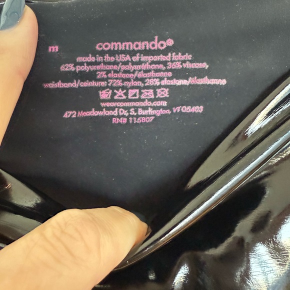 Commando Faux Patent Leather Black Leggings Size Medium - Picture 8 of 9